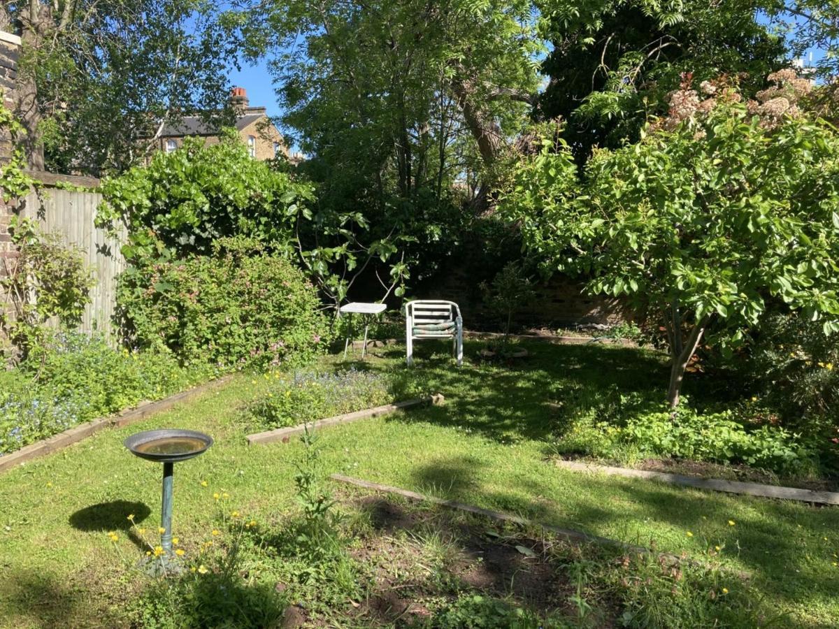 Stunning Ground Floor Garden Apartment - Entire Apartment, Centrally Located, With Free Off Road Parking By Flat & Wiffi, Beautifully Secluded, 3 Mins From All Amenities London Exterior foto