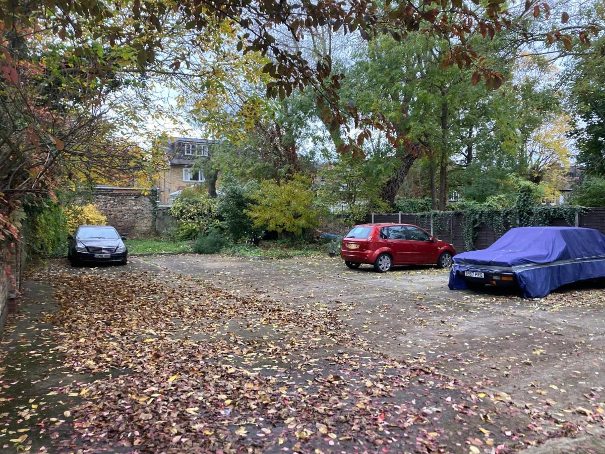 Stunning Ground Floor Garden Apartment - Entire Apartment, Centrally Located, With Free Off Road Parking By Flat & Wiffi, Beautifully Secluded, 3 Mins From All Amenities London Exterior foto